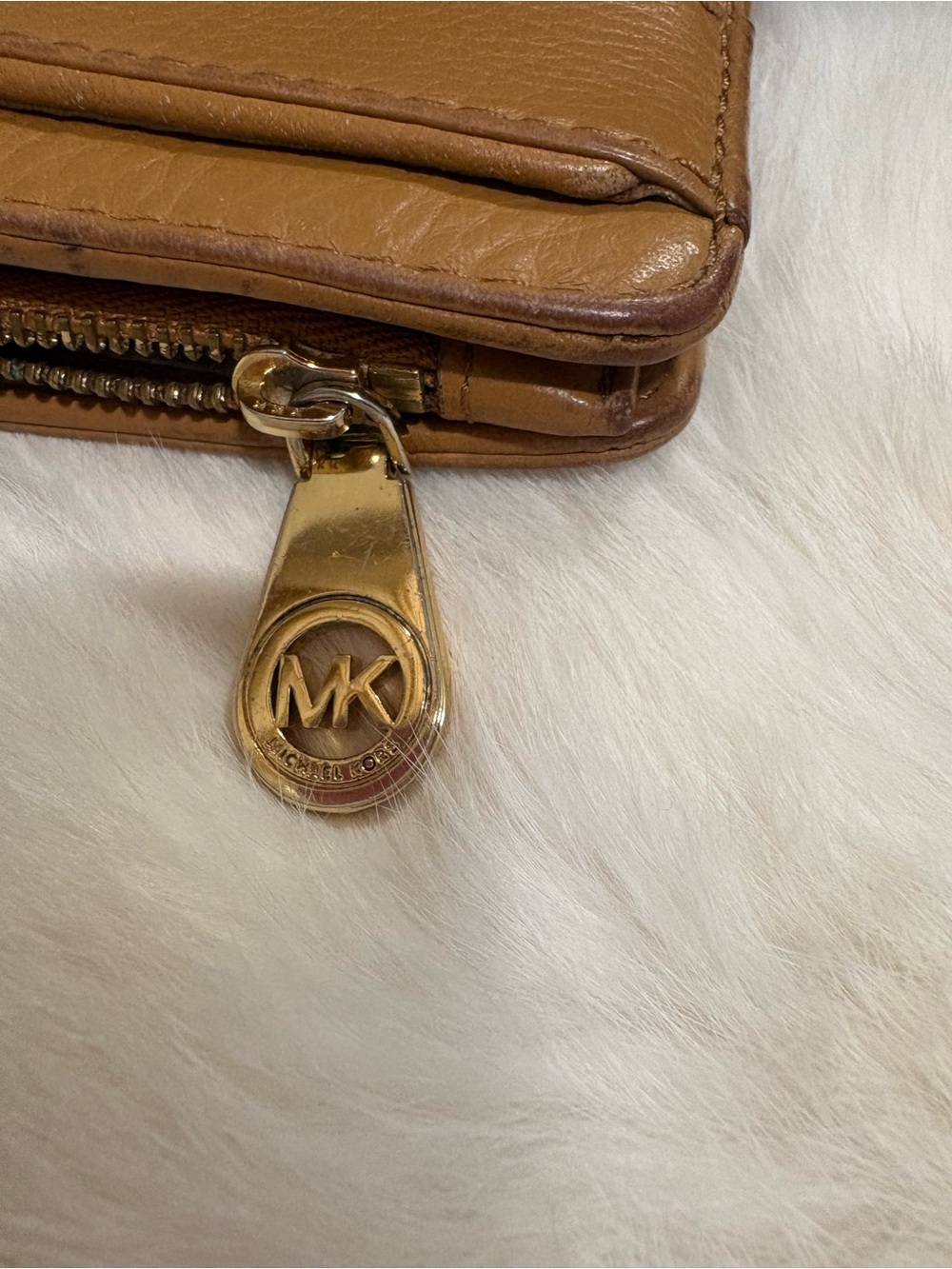 Michael Kors Tan Pebbled Leather Zip Wallet with Gold Hardware - Picture 3 of 13